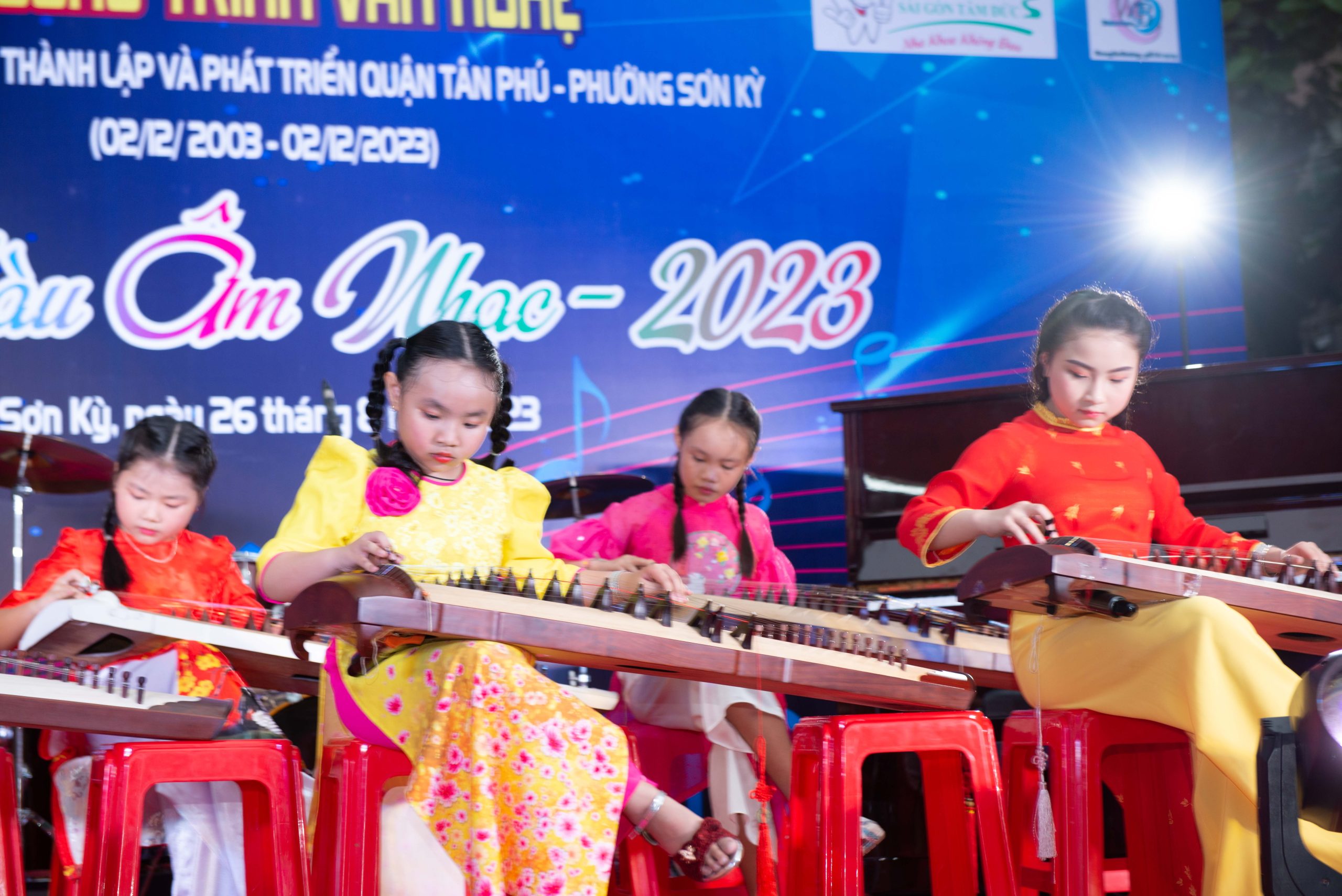 Mùa xuân trên thành phố Hồ Chí Minh - Đàn tranh - Cover Thuý Nga